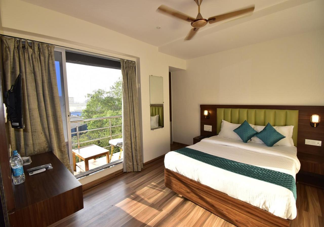 Hotel Candor Amigo Airoli Mind Space นาวีมุมไบ ภายนอก รูปภาพ